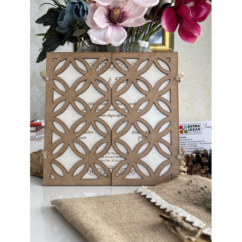 Clover Design houten trouwkaart - natuurlijk hout - lasergesneden - trouwkaart met linnen envelop